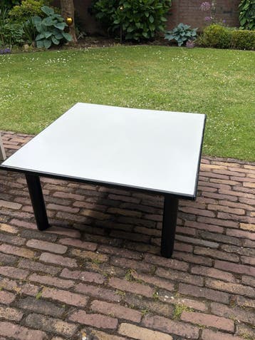 GRATIS tafeltje (80x80) wit blad en zwarte poten