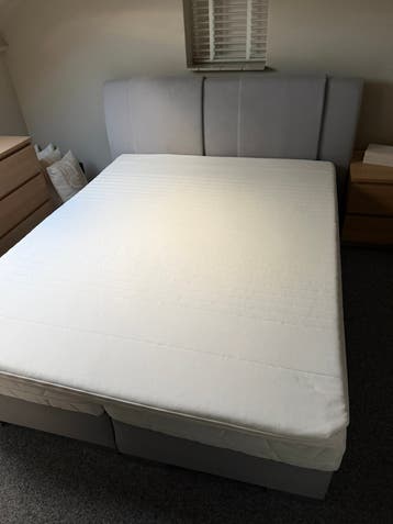 Gratis!!!!Tweepersoonsbed 160x200 met matrassen en topper