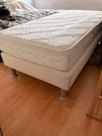 Eenpersoons boxspring met matras