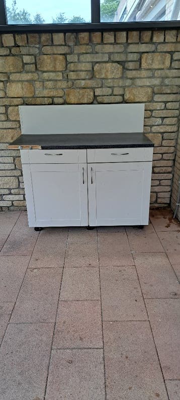 Gratis Bar met opbergruimte en lades