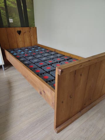 Eenpersoons bed 210x 90 cm