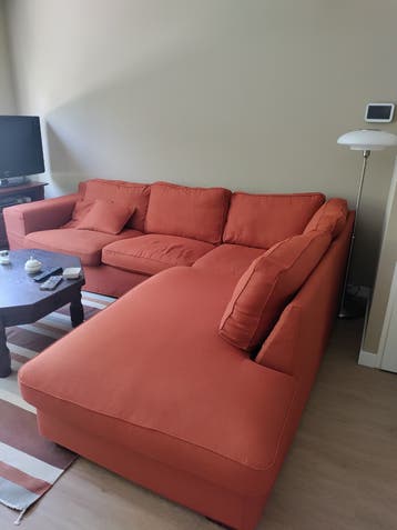 Gratis oranje hoekbank (sportwedstrijden kijken?)