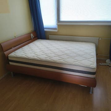 2 persoonsbed 160x200 met lattenbodem en matras