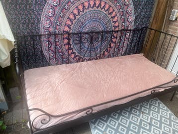 GRATIS metalen bed bank zwart IKEA