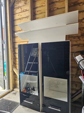 Tv kast met led  is helemaal goed, gratis ophalen in Someren