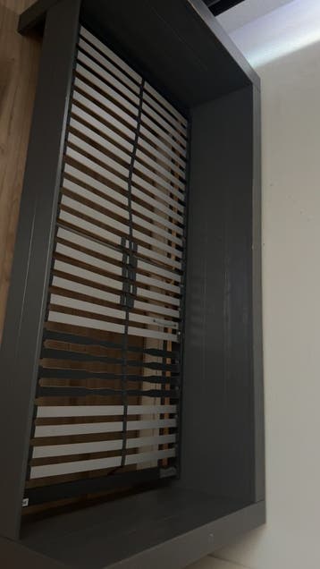 1 peroonsbed moet vandaag weg