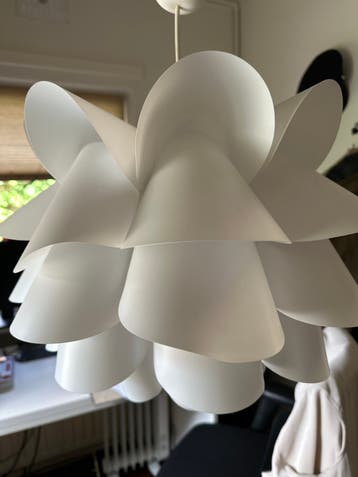 Ikea Knappa Witte hanglamp met bloemvormig design