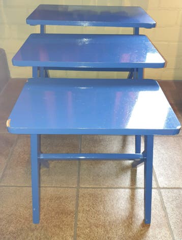 Set van 3 blauwe bijzettafels _ GRATIS