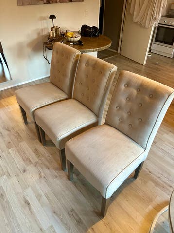 4 beige / zandkleurige eetkamerstoelen