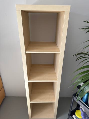 Gratis af te halen:boekenkast/vakkenkast met 4 vakken