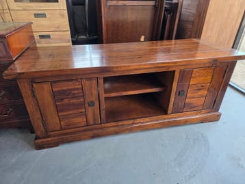 Massief houten tv-meubel met salon tafel