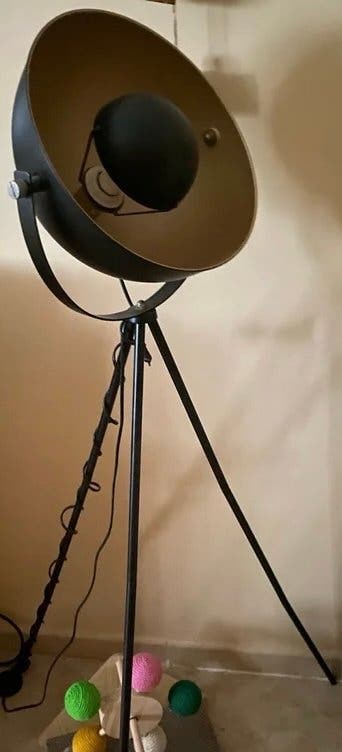 Gratis lampenset: hoge en kleine lamp