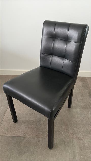 Gratis: 4x eetkamerstoelen