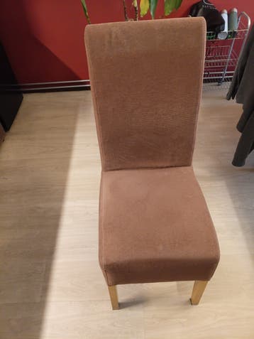 Gratis 4 eetkamerstoelen