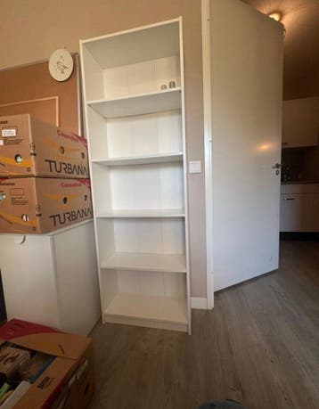 Witte boekenkast gratis af te halen (alleen vandaag!)