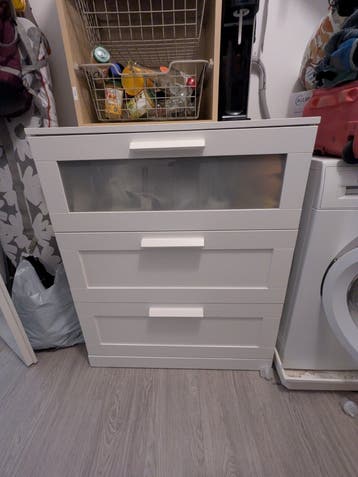 Gratis: Witte ladekast met 3 laden - IKEA