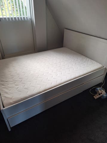 Gratis Bed met lades en matras - 1.40x200 cm