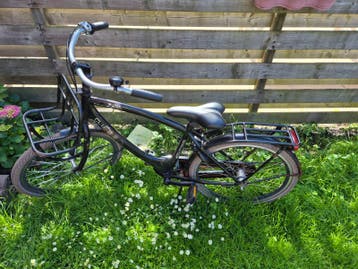 Gratis af halen Opknapper zwarte fiets met voordrager