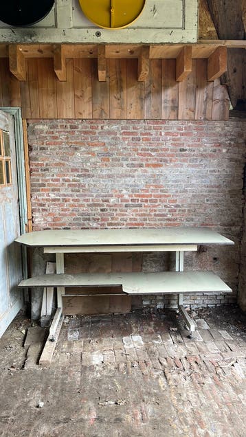 Vintage bureau met twee niveaus