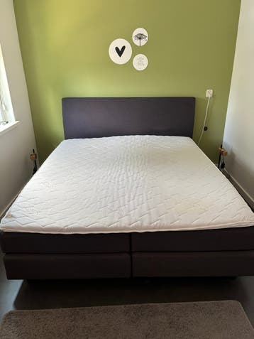 Gratis boxspring 180x210 met topper