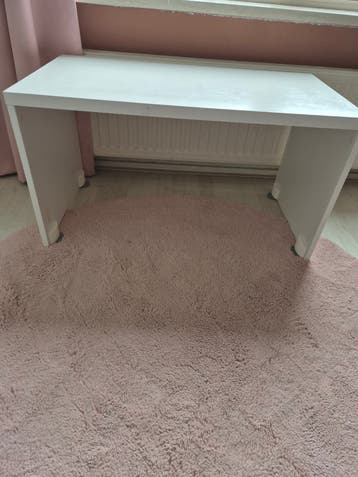 Smastad bureau
