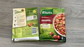 2 zakjes macaroni kruiden van Knorr. Tht 08/2027