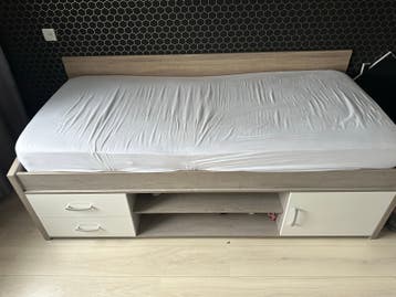 Eenpersoonsbed met opbergruimte - gratis af te halen!