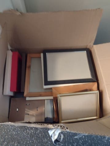 Diverse fotolijsten in verschillende maten en materialen