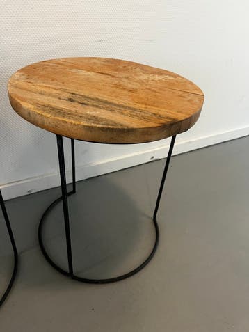 2 mango houten tafeltjes