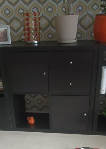 Zwarte ikea Kallax kast met deuren en lades