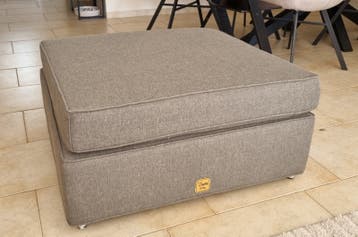 Gratis grijze hocker