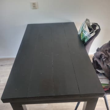 Gratis zwarte houten eettafel 140 x 80,5
