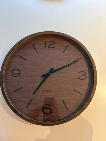 Moderne houten wandklok - Gratis af te halen