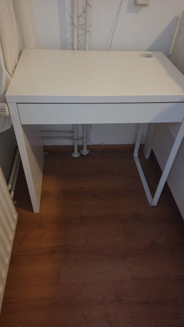 Wit bureau en tafeltje gratis ophalen