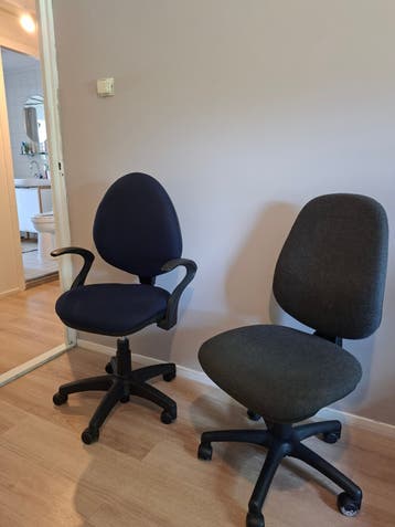 Gratis 2 bureau stoelen