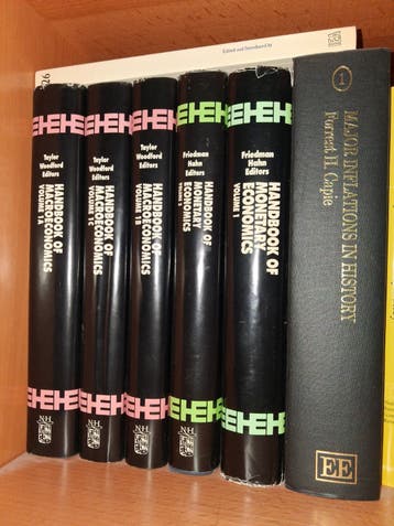 Grote verzameling economie boeken
