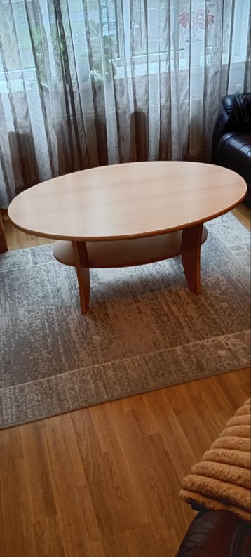 Ovale houten salontafel met extra plank