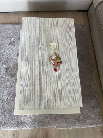 GRATIS Stijlvolle salontafel met houtnerfstructuur