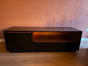 GRATIS AFHALEN - Zwart TV-meubel met koperkleurige accenten