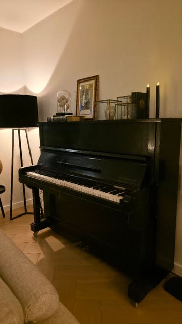 Oude sfeervolle piano H. Wolfframm Dresden