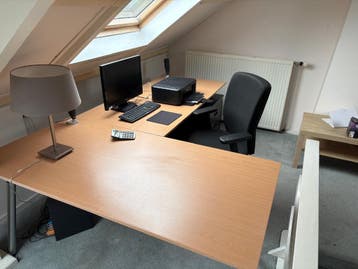 Hoekbureau met ladeblok - Ideaal voor thuiskantoor GRATIS
