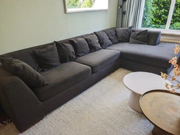 Ruime donkergrijze hoekbank