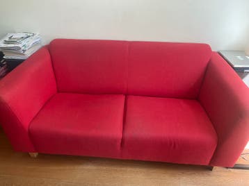 Gratis op te halen / rode 2 zits bank