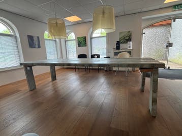 Grote tafel 295 x 104 massief hout gratis op te halen