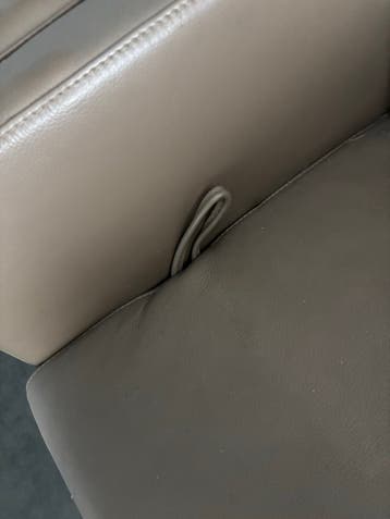 Set van 4 beige eetkamerstoelen met lichte beschadiging