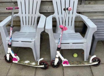 Gratis 2 gebruikte kindersteps - Roze en wit