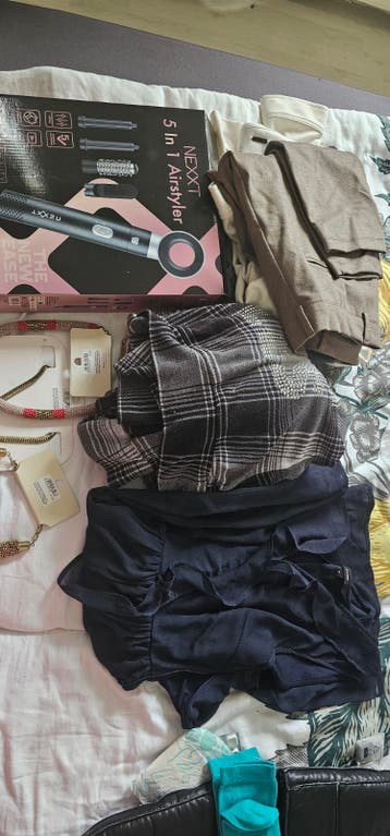 Gratis kleding jurk , ketting .fön