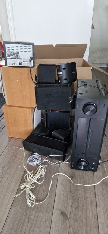 Gratis Old home cinema plus bits and bits