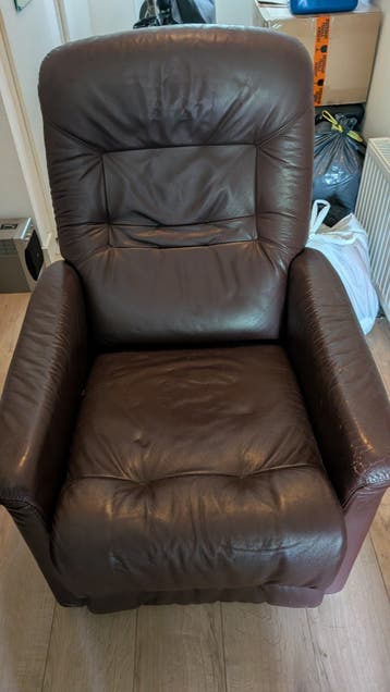Comfortabele bordeau rode elektrische relaxfauteuil