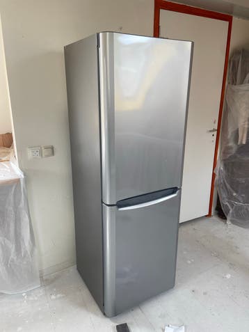 Indesit Koelkast met Vriezer - Goede Staat